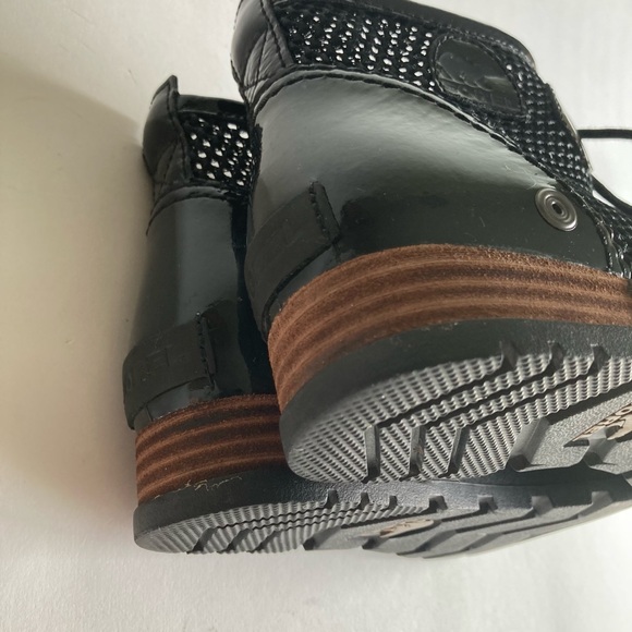 Sorel Black Patent Leather Fabric Rubber Outsole Lace Up Boots size 6.5 - Picture 10 of 15